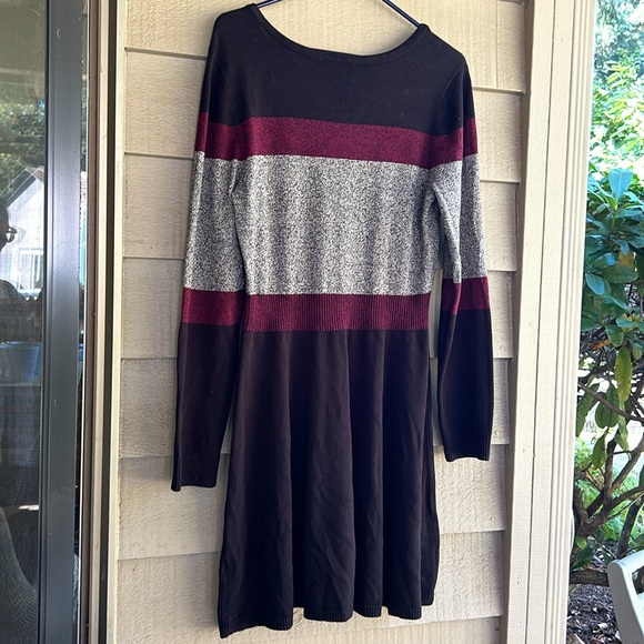 IZ buyer dress cuffed sleeves and hem. Gathered waist area. Sz XXL - Picture 1 of 4